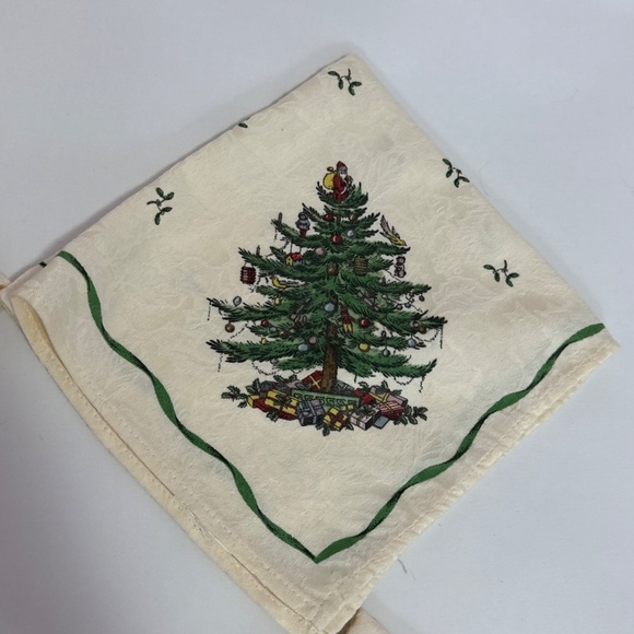 Spode Christmas Tree Santa On Top 19x18 Cloth Napkins Set of 4 - Picture 6 of 11